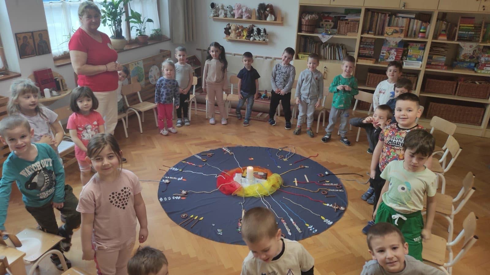 Kett foglalkozás a Méhecske csoportban 2025. 02. 16.